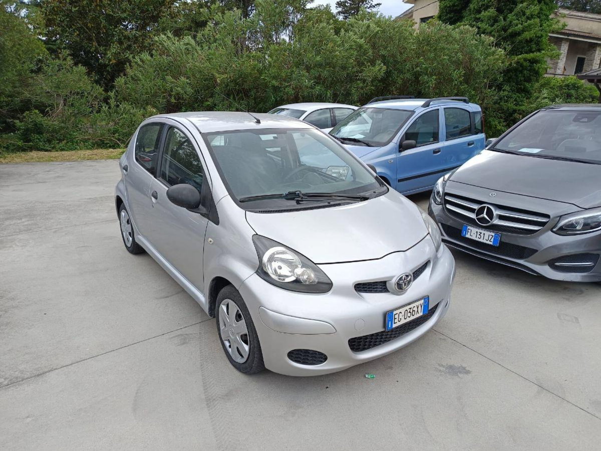 Toyota Aygo 1.0 12V VVT-i 5 porte Deep Ocean Connect (4)