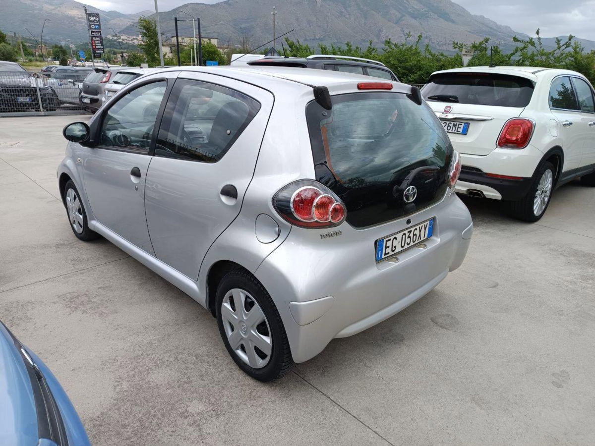 Toyota Aygo 1.0 12V VVT-i 5 porte Deep Ocean Connect (6)