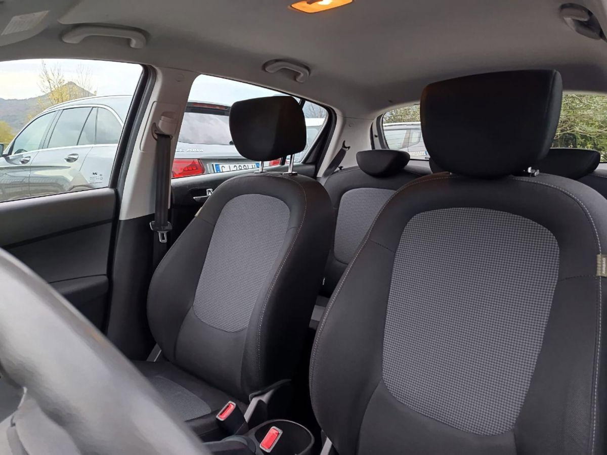 Hyundai i20 1.2 5p. Sound Edition (12)