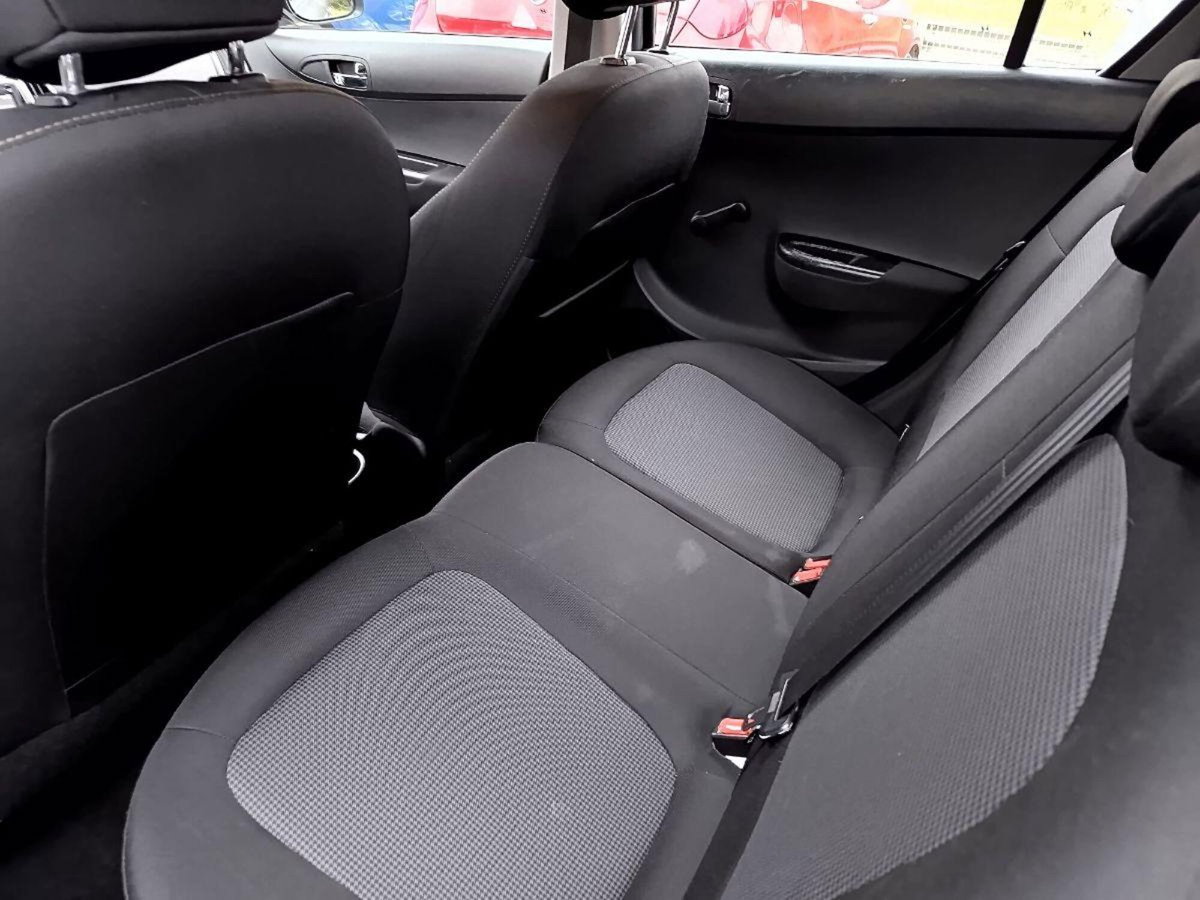 Hyundai i20 1.2 5p. Sound Edition (13)