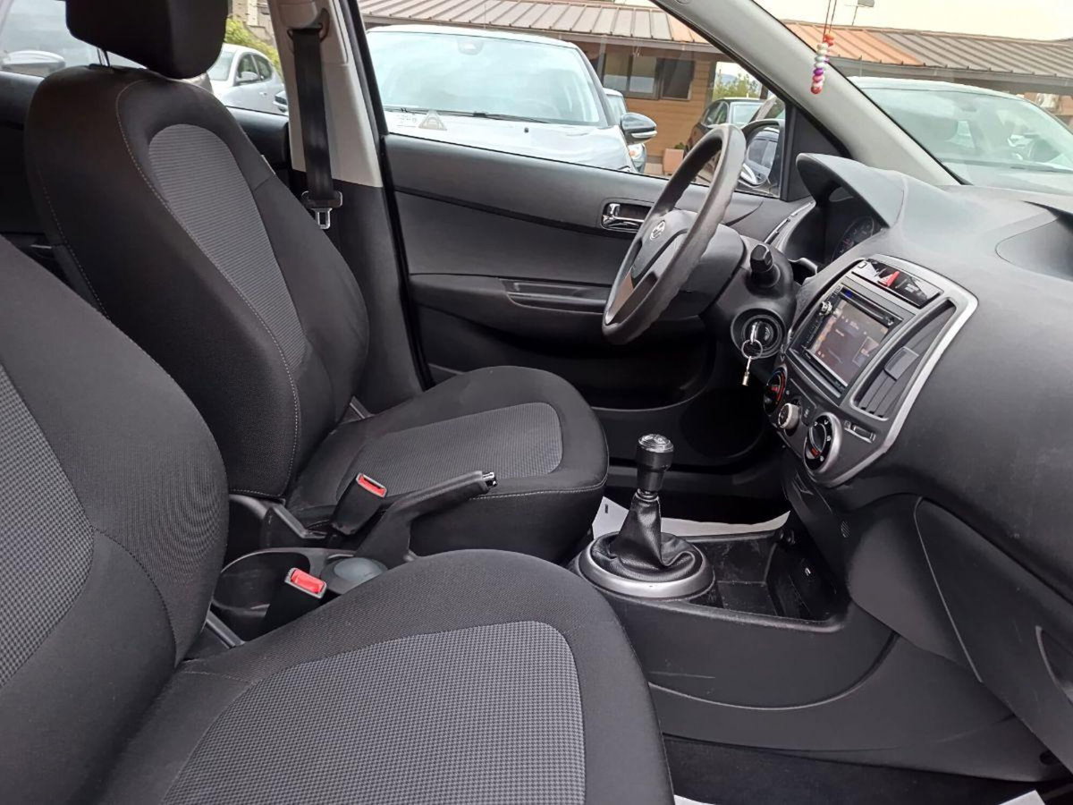 Hyundai i20 1.2 5p. Sound Edition (17)