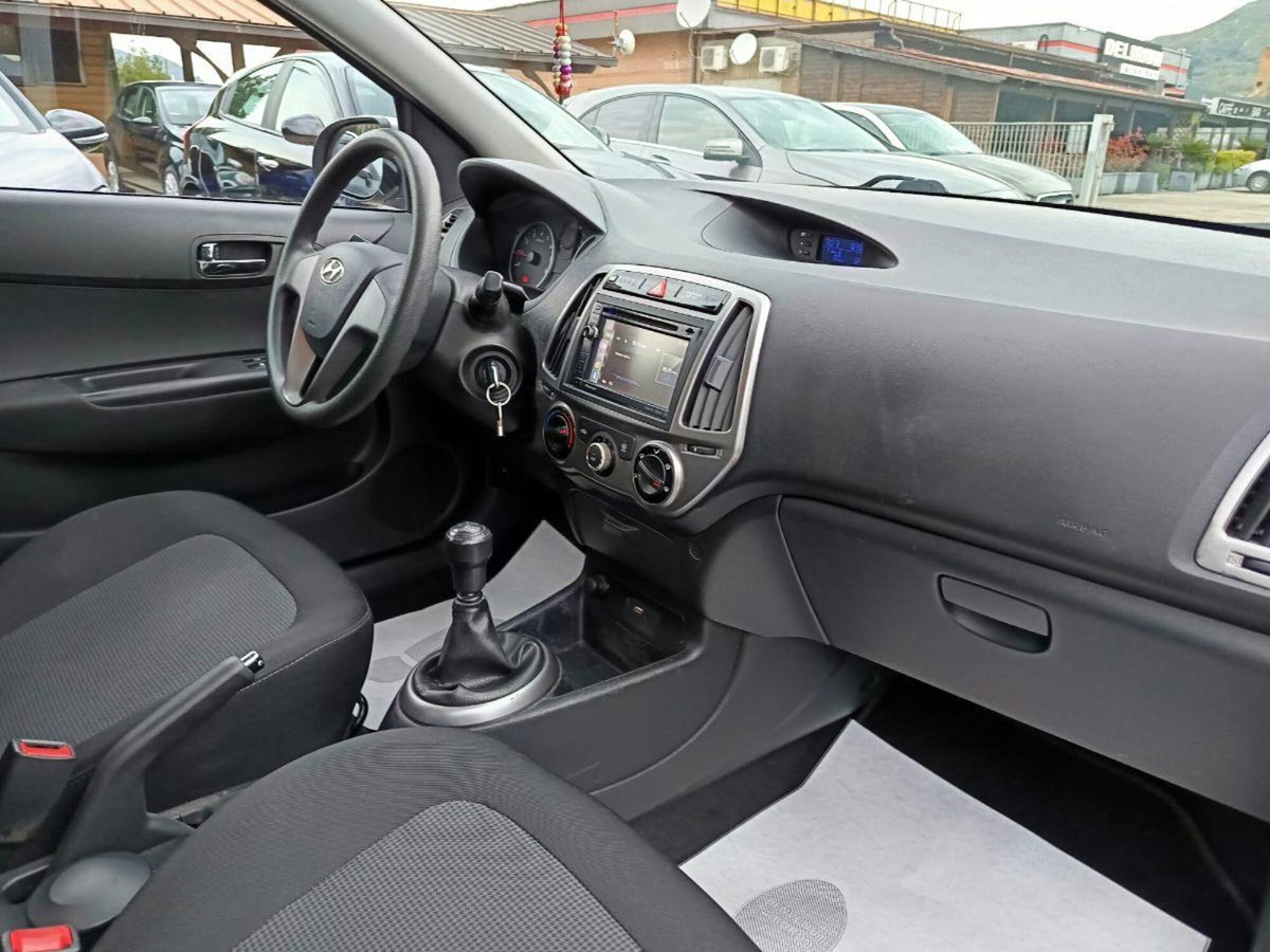 Hyundai i20 1.2 5p. Sound Edition (18)