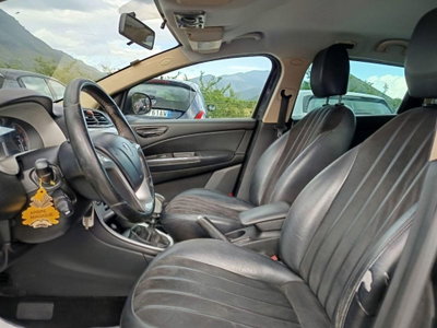 Lancia Delta 1.6 MJT DPF Gold (10)
