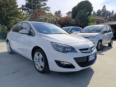 Opel Astra 1.4 Turbo 140CV 4 porte GPL Tech Cosmo (4)