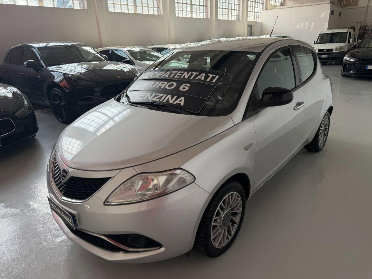 Lancia Ypsilon 1.2 69 CV 5 porte Platinum