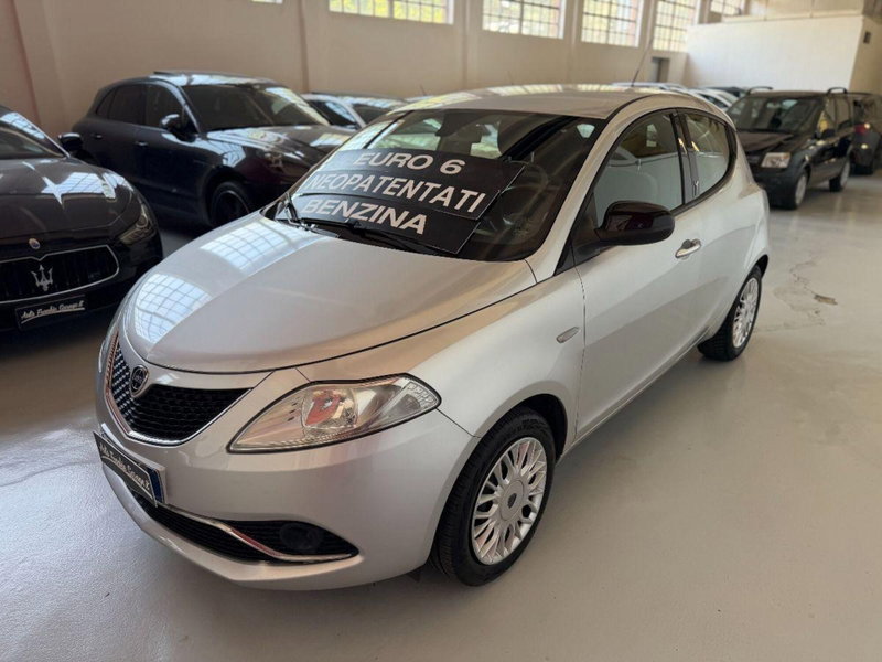 Lancia Ypsilon 1.2 69 CV 5 porte Platinum