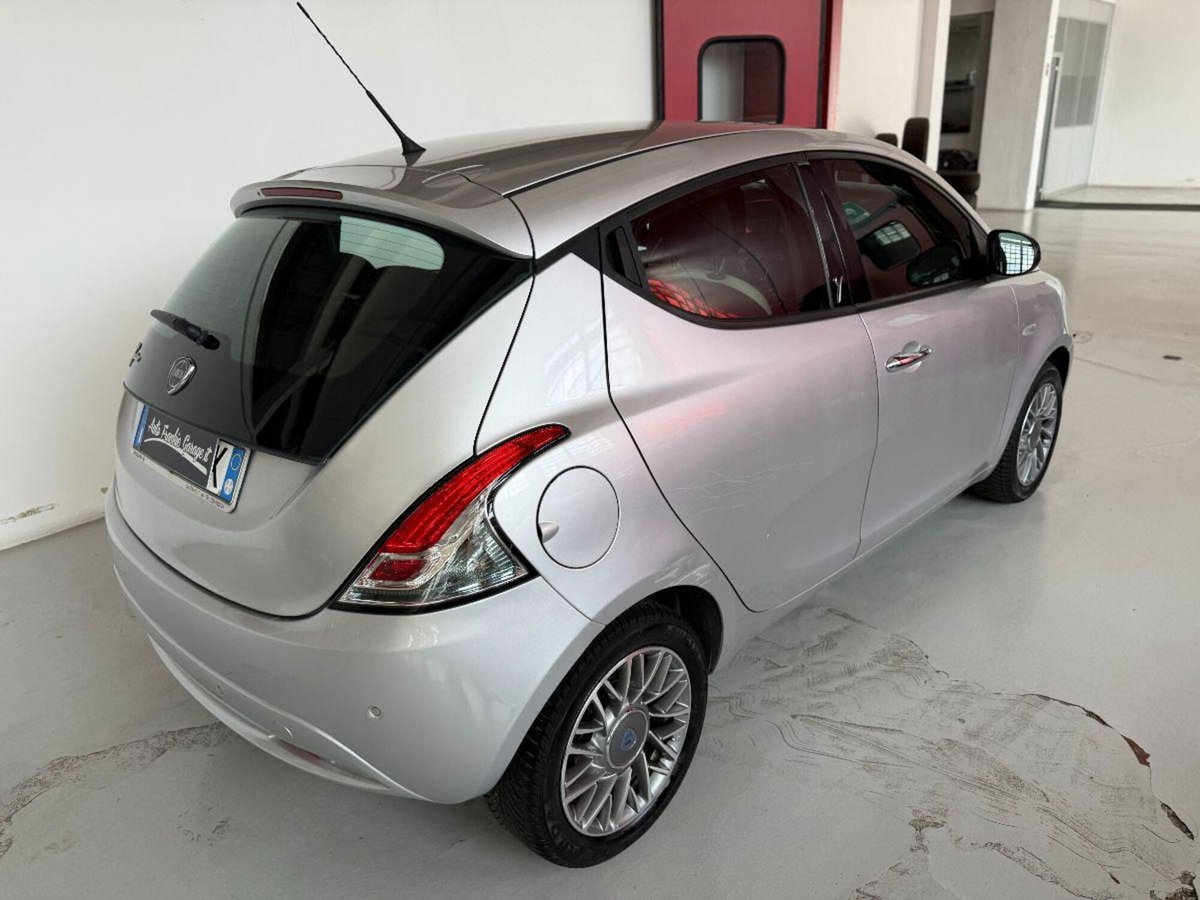 Lancia Ypsilon 1.2 69 CV 5 porte Platinum (12)