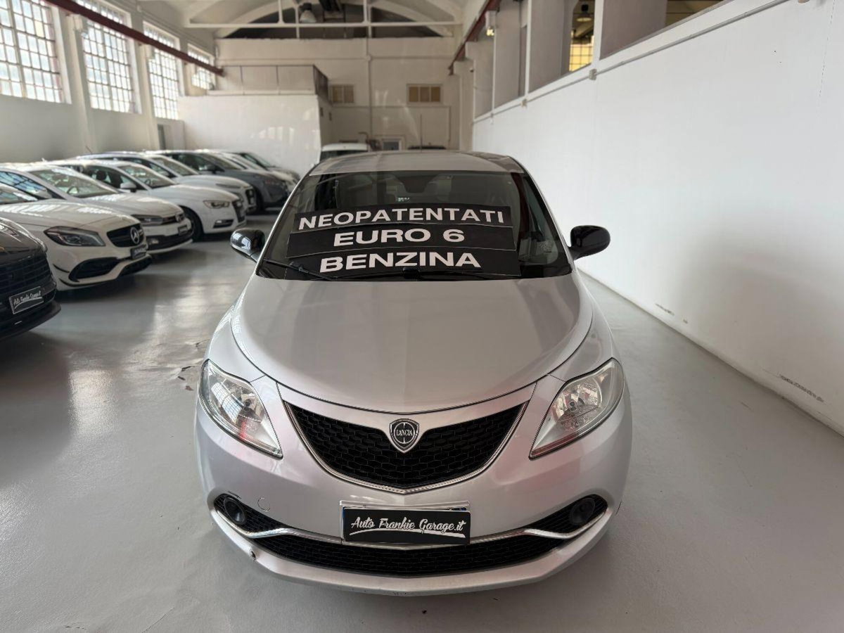 Lancia Ypsilon 1.2 69 CV 5 porte Platinum (2)