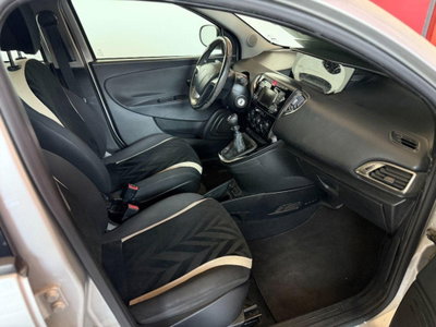 Lancia Ypsilon 1.2 69 CV 5 porte Platinum (4)