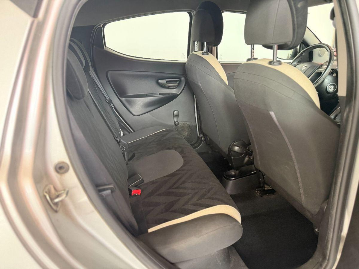 Lancia Ypsilon 1.2 69 CV 5 porte Platinum (8)