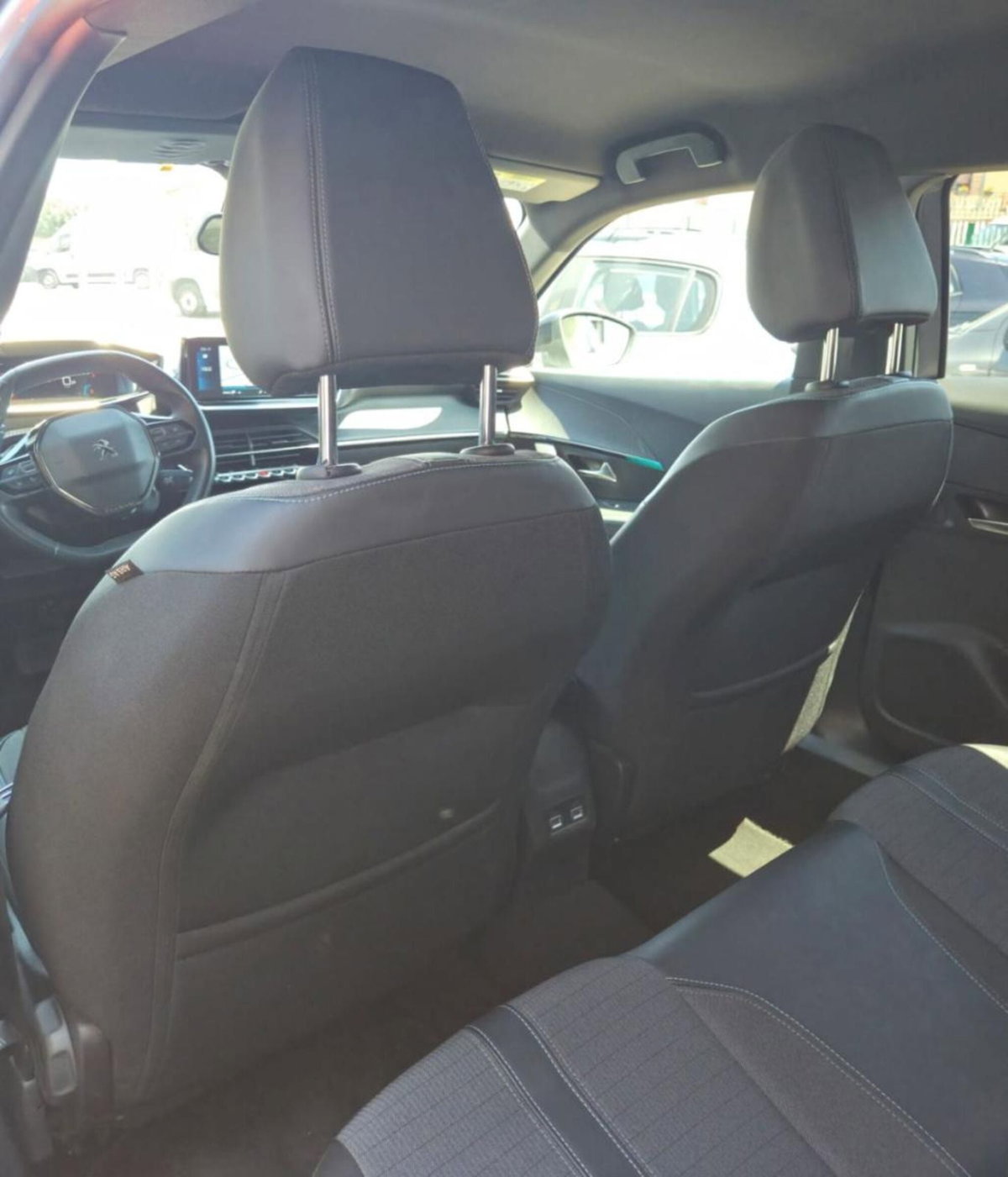Peugeot 2008 BlueHDi 130 S&S EAT8 GT Pack (13)