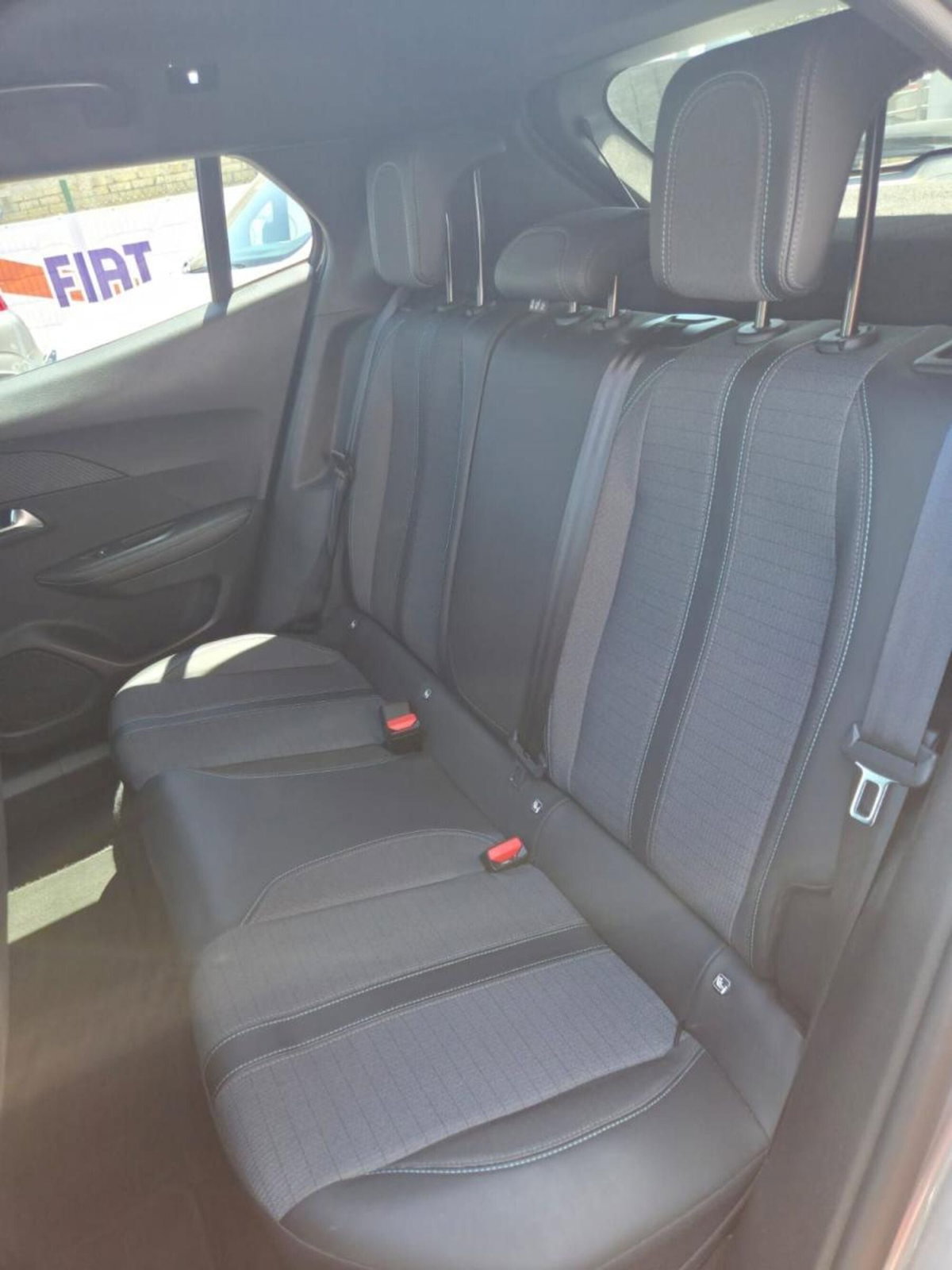 Peugeot 2008 BlueHDi 130 S&S EAT8 GT Pack (14)