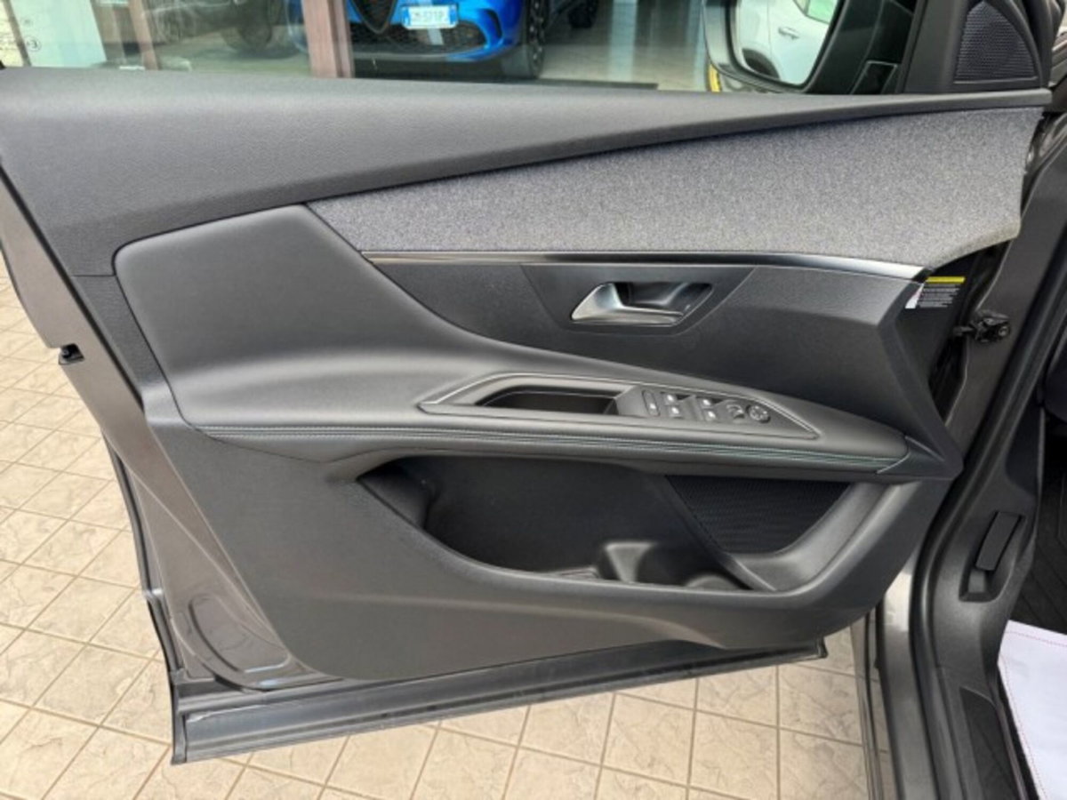 Peugeot 3008 BlueHDi 130 S&S EAT8 Allure Pack (18)
