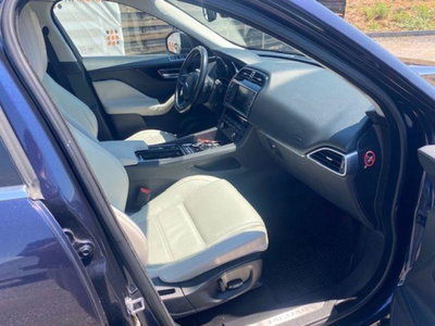 Jaguar F-Pace 2.0 D 180 CV AWD Prestige (10)