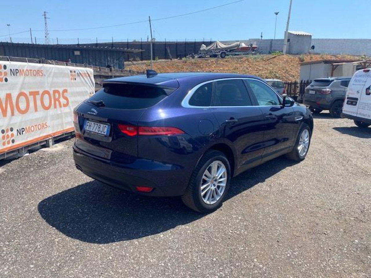 Jaguar F-Pace 2.0 D 180 CV AWD Prestige (11)