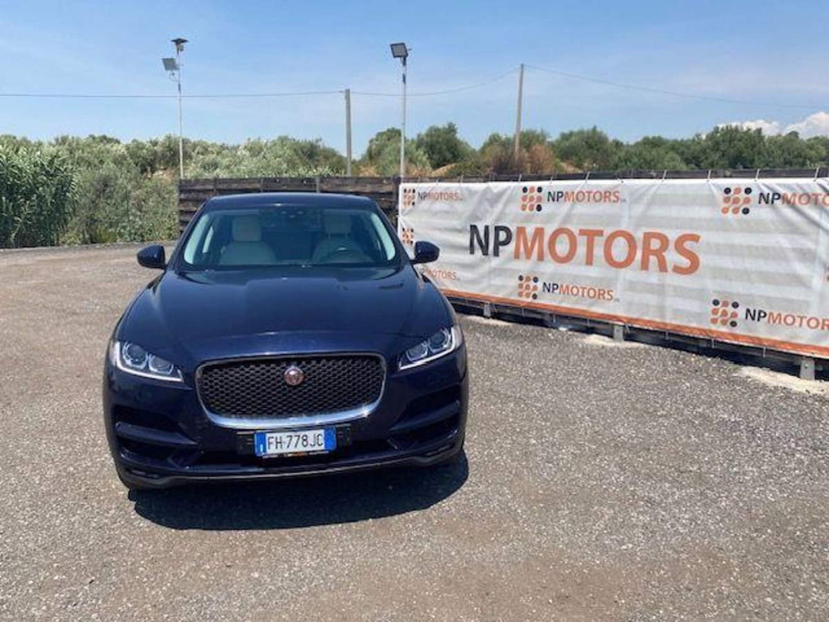 Jaguar F-Pace 2.0 D 180 CV AWD Prestige (2)