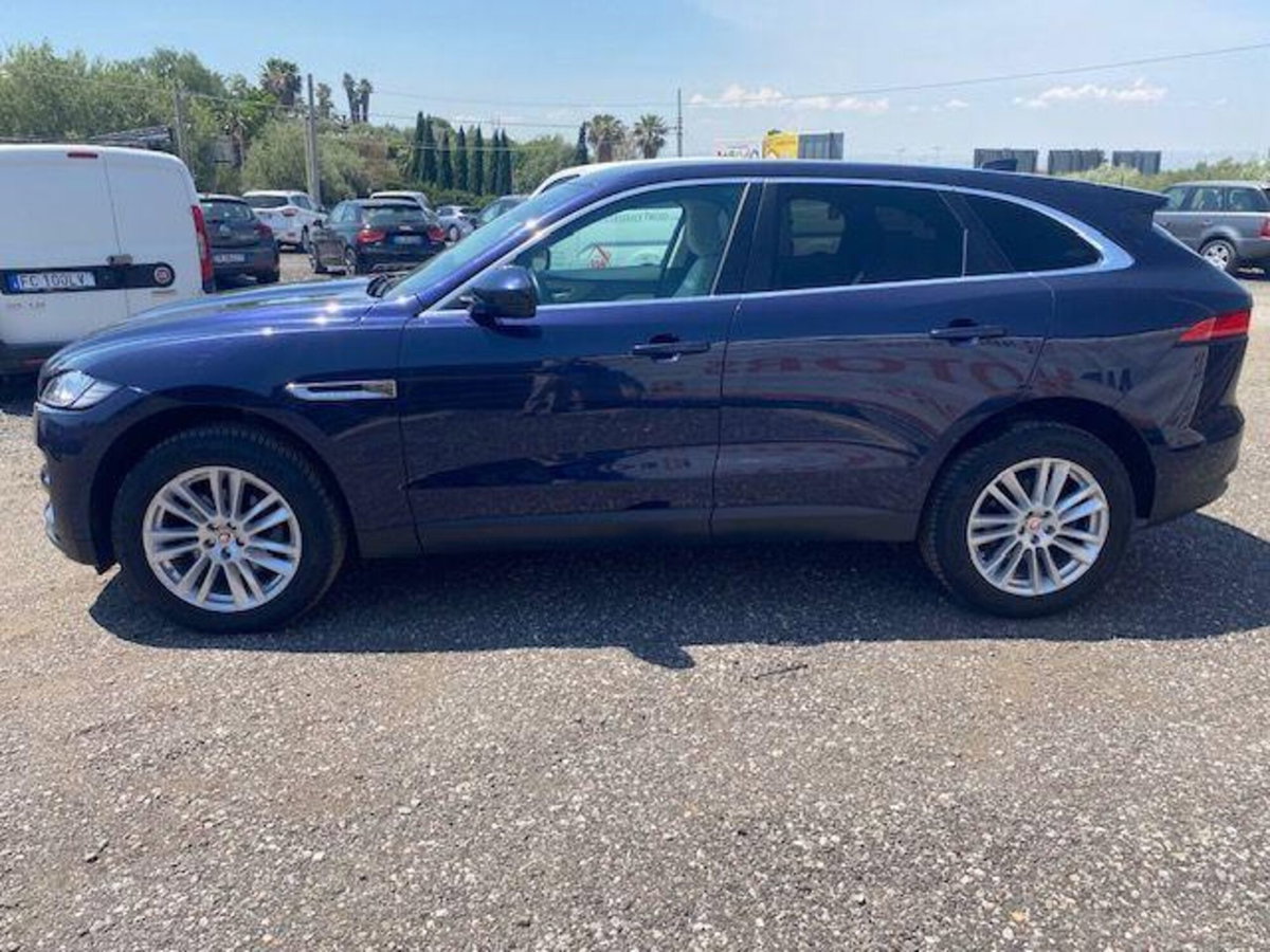 Jaguar F-Pace 2.0 D 180 CV AWD Prestige (4)