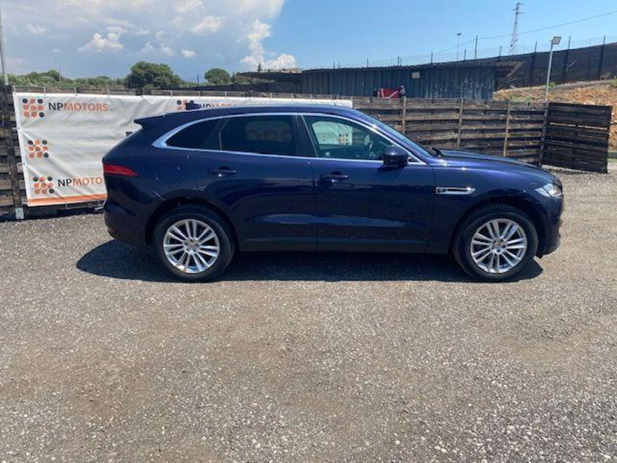 Jaguar F-Pace 2.0 D 180 CV AWD Prestige (5)