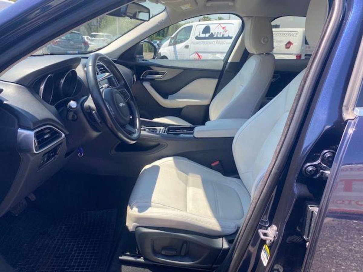 Jaguar F-Pace 2.0 D 180 CV AWD Prestige (7)