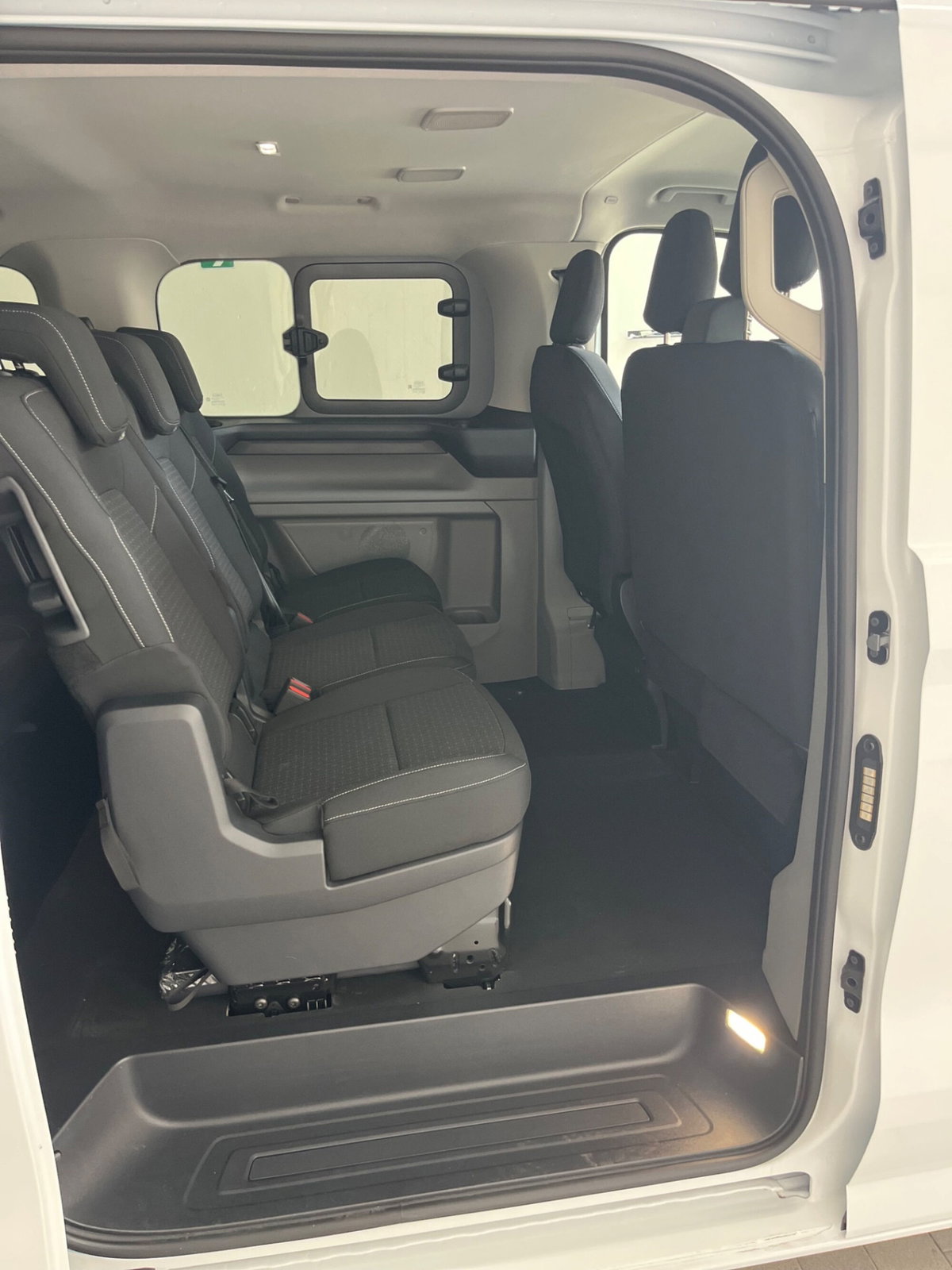 Ford Transit Custom  320 2.0 ecoblue 150cv combi M1 Trail L2H1 (6)