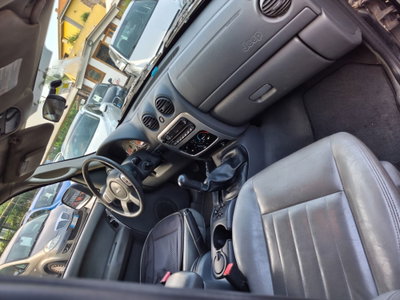 Jeep Cherokee 2.8 CRD Sport (7)