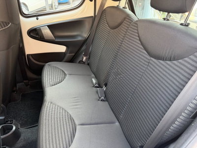 Peugeot 107 68CV 5p. Urban Move (8)