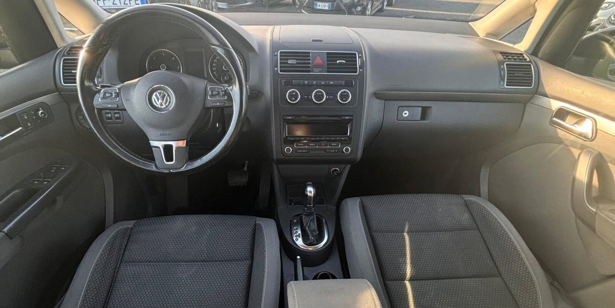 Volkswagen Touran 1.6 TDI DSG Comfortline (11)