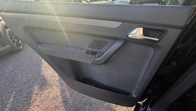Volkswagen Touran 1.6 TDI DSG Comfortline (12)
