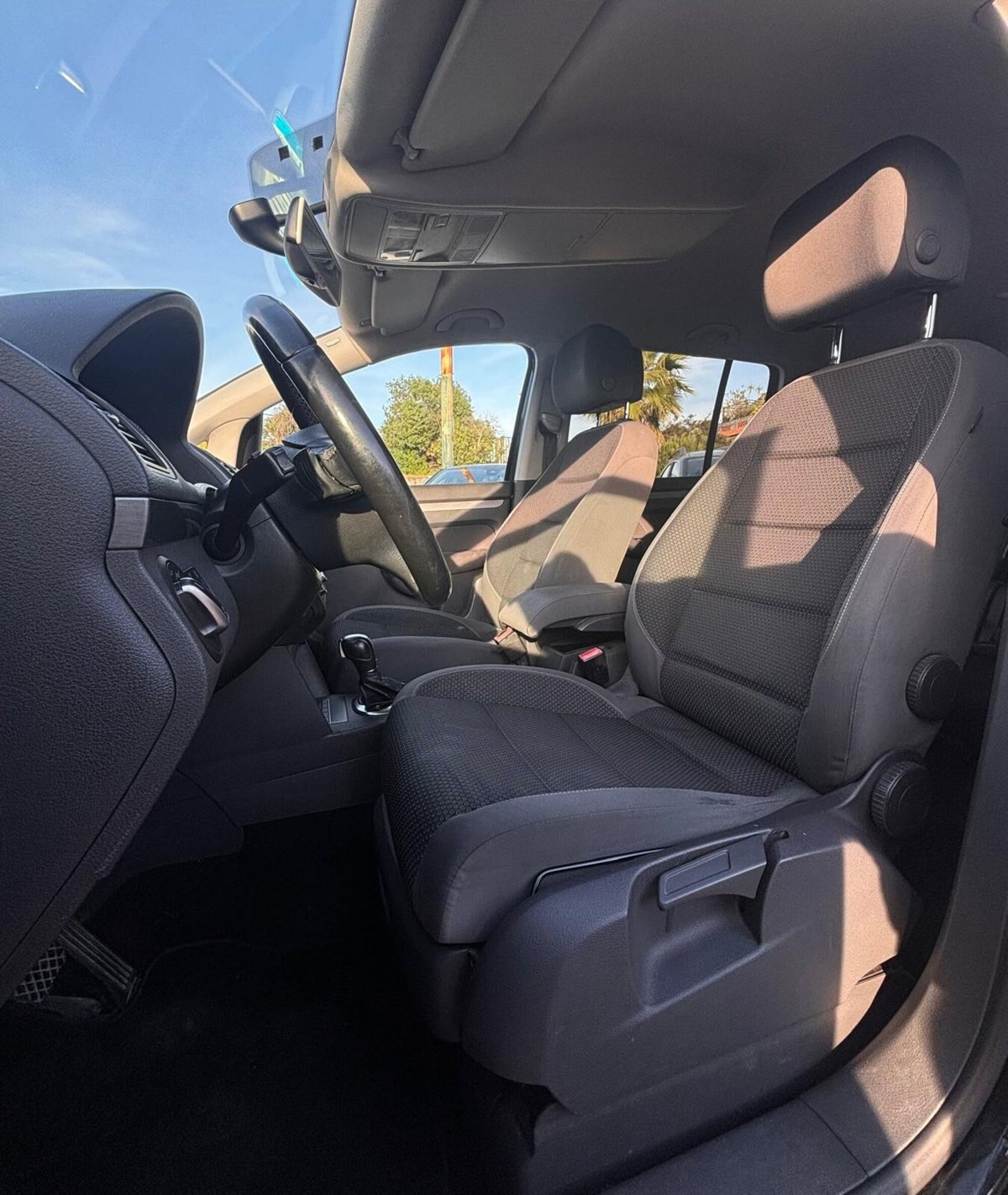 Volkswagen Touran 1.6 TDI DSG Comfortline (13)