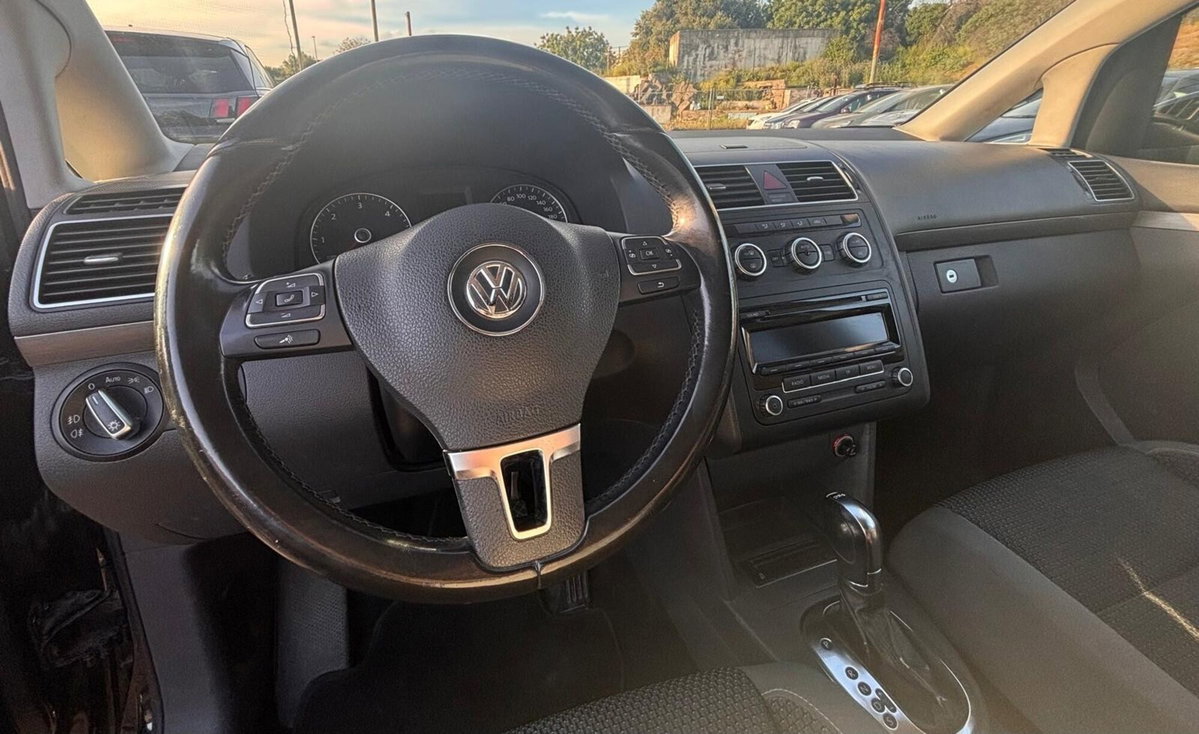 Volkswagen Touran 1.6 TDI DSG Comfortline (14)