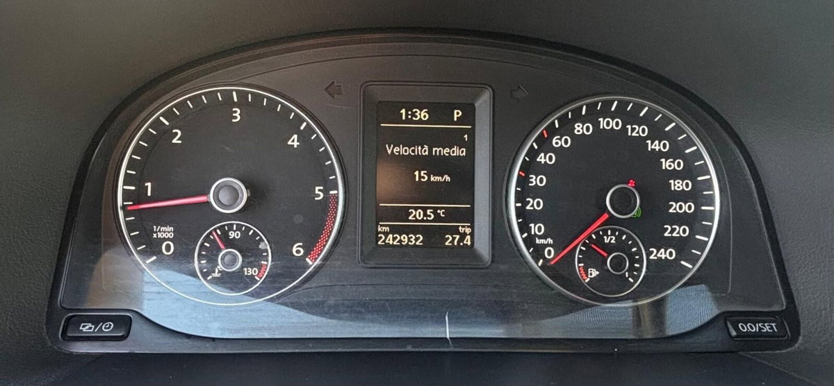 Volkswagen Touran 1.6 TDI DSG Comfortline (15)