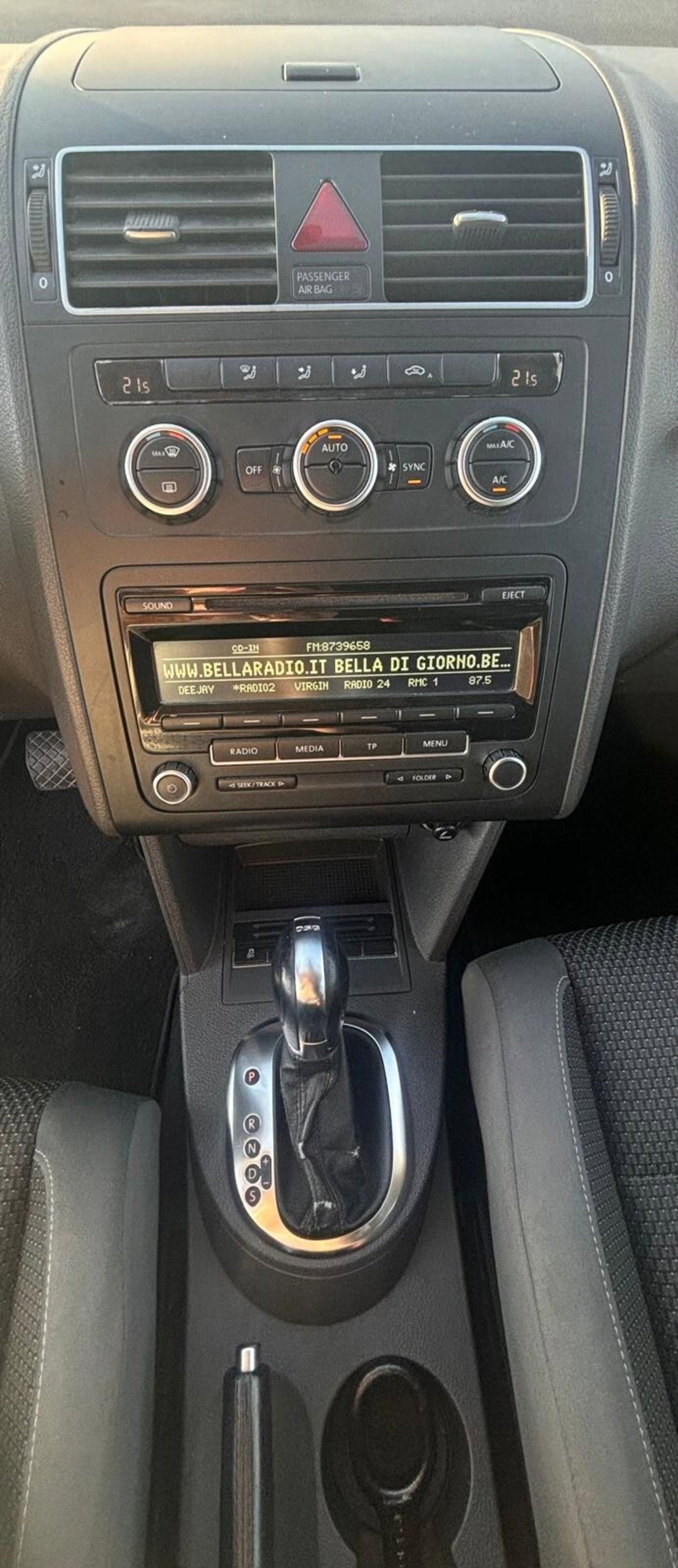 Volkswagen Touran 1.6 TDI DSG Comfortline (17)