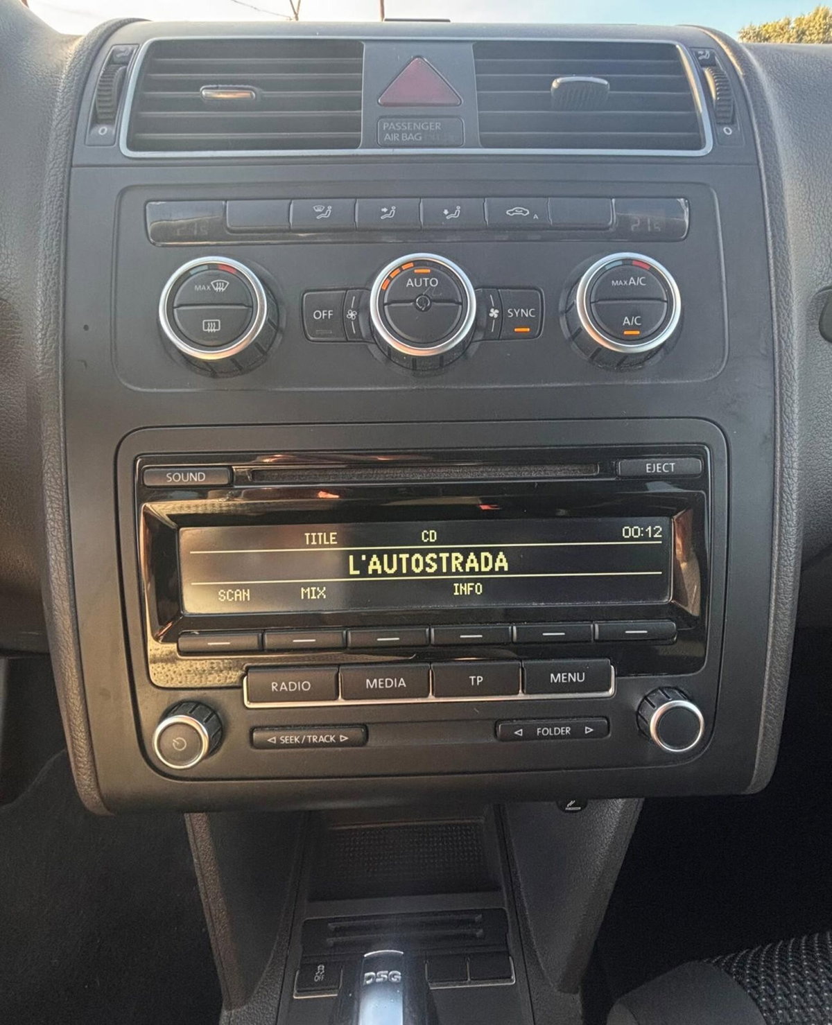 Volkswagen Touran 1.6 TDI DSG Comfortline (18)