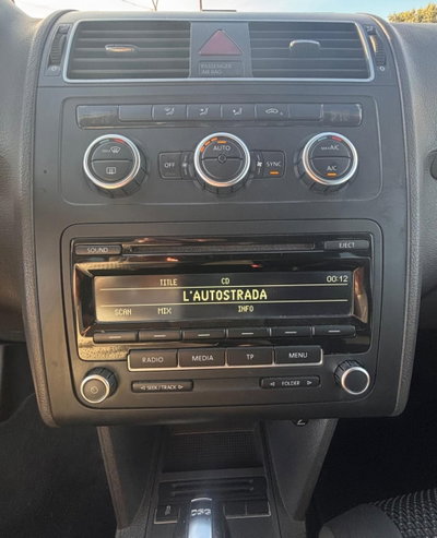 Volkswagen Touran 1.6 TDI DSG Comfortline (18)