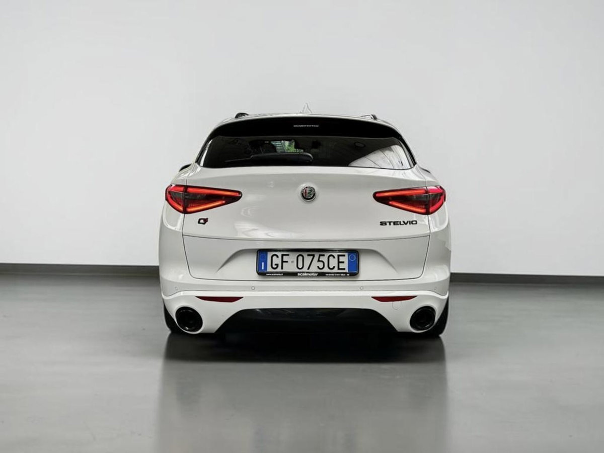 Alfa Romeo Stelvio 2.2 t Veloce Q4 210cv auto (4)