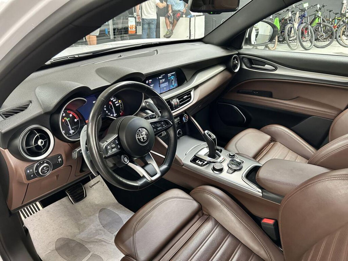 Alfa Romeo Stelvio 2.2 t Veloce Q4 210cv auto (9)