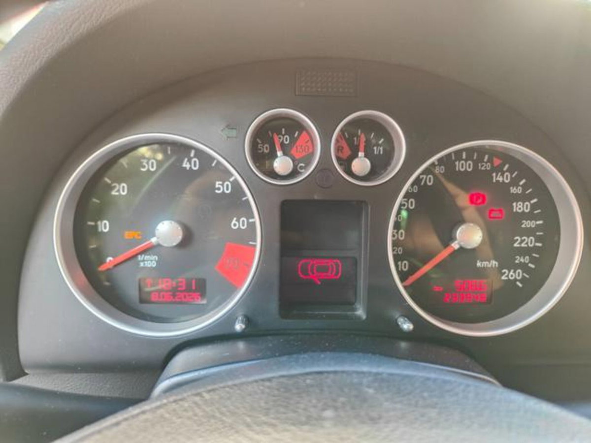 Audi TT Coupé 1.8 T 20V 179 CV cat quattro (10)