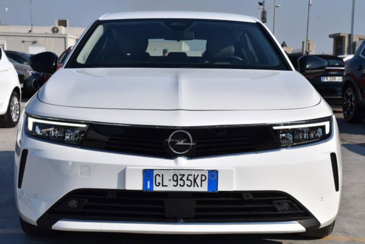 Opel Astra 1.5 Turbo Diesel 130 CV Edition (2)