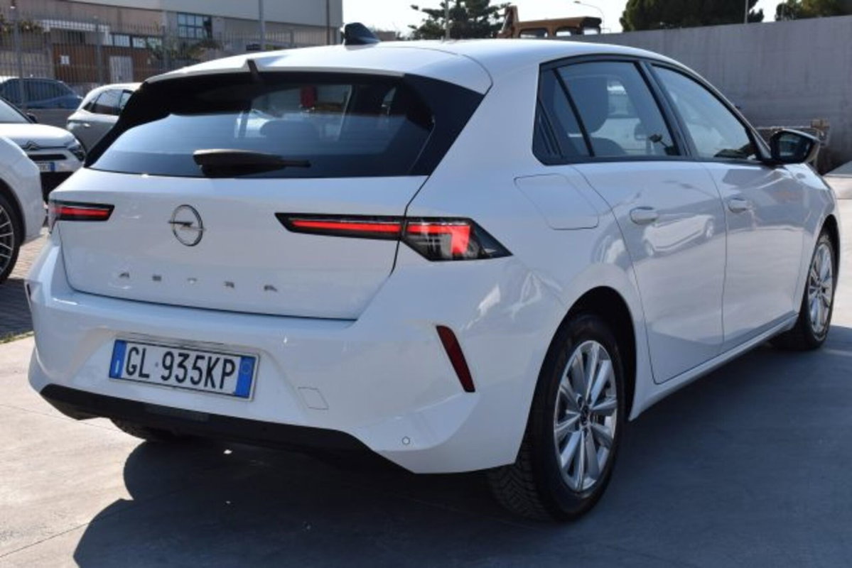 Opel Astra 1.5 Turbo Diesel 130 CV Edition (4)