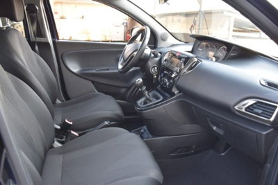 Lancia Ypsilon 1.2 69 CV 5 porte GPL Ecochic Gold (14)