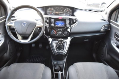 Lancia Ypsilon 1.2 69 CV 5 porte GPL Ecochic Gold (7)
