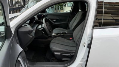 Peugeot 2008 1.2 hybrid Active 136cv e-dcs6 (12)