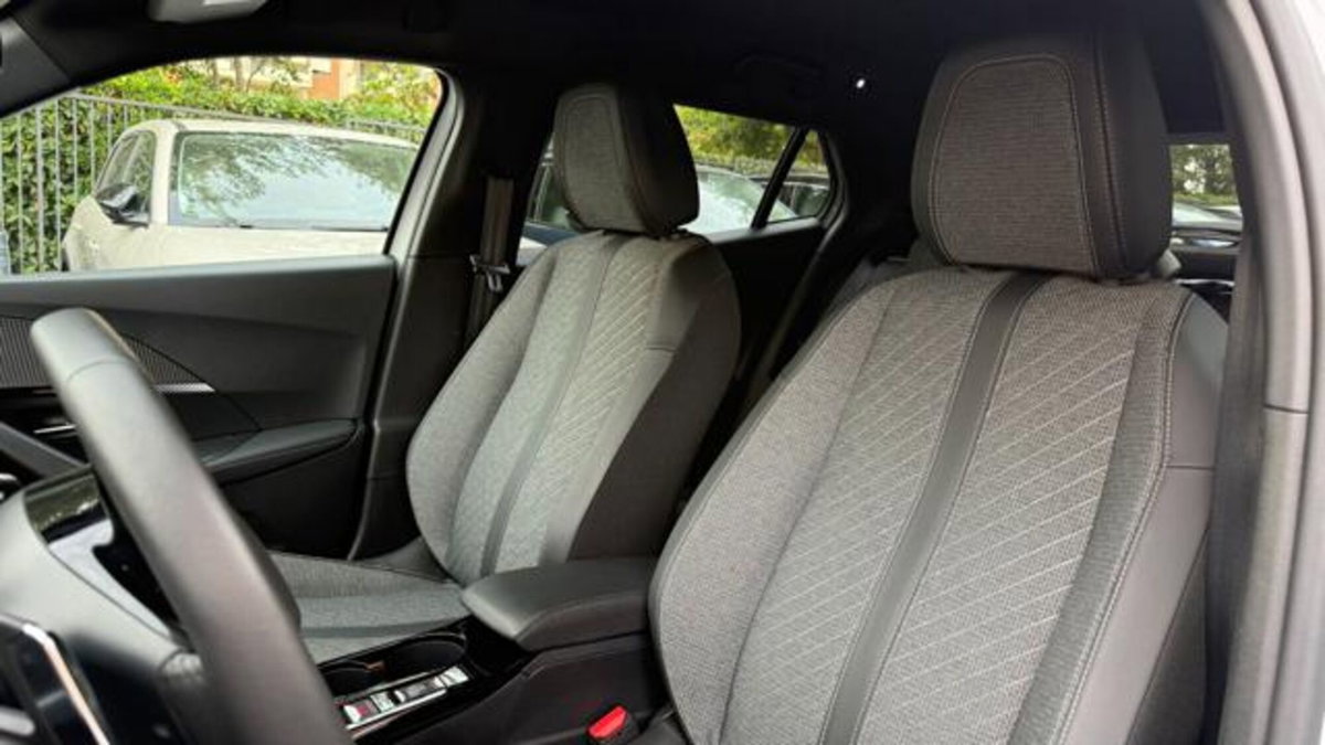Peugeot 2008 1.2 hybrid Active 136cv e-dcs6 (13)