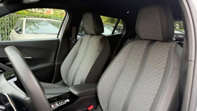 Peugeot 2008 1.2 hybrid Active 136cv e-dcs6 (13)