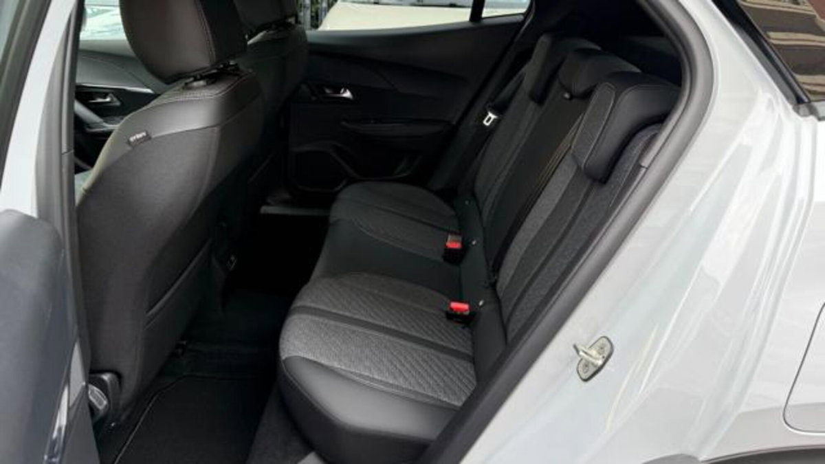 Peugeot 2008 1.2 hybrid Active 136cv e-dcs6 (14)