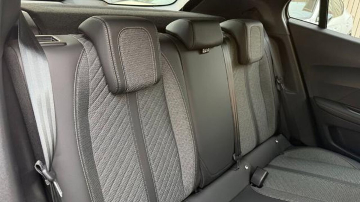 Peugeot 2008 1.2 hybrid Active 136cv e-dcs6 (15)