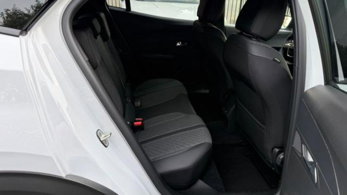 Peugeot 2008 1.2 hybrid Active 136cv e-dcs6 (16)