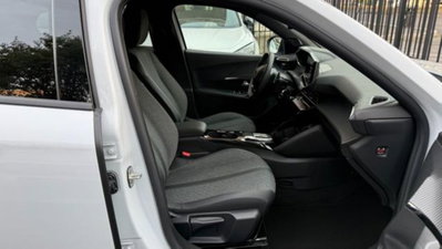Peugeot 2008 1.2 hybrid Active 136cv e-dcs6 (17)