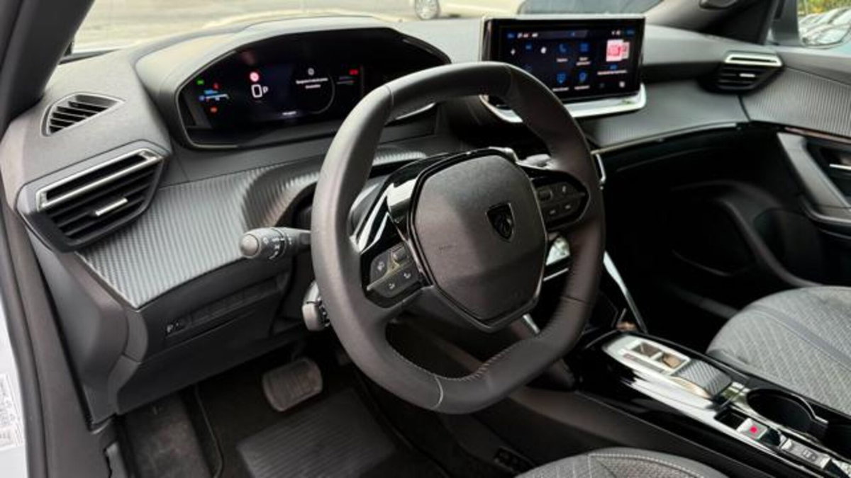 Peugeot 2008 1.2 hybrid Active 136cv e-dcs6 (20)