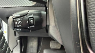 Peugeot 2008 1.2 hybrid Active 136cv e-dcs6 (7)